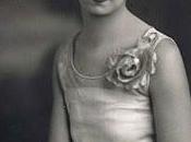 Outfit rétro- contemporaneo cerimonioso