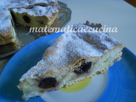 Torta Pasticciotto Napoletano- Torta di Pasta frolla ripiena di crema e amarene Torta Pasticciotto Napoletano- Torta di Pasta frolla ripiena di crema e amarene