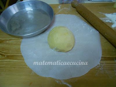 Torta Pasticciotto Napoletano- Torta di Pasta frolla ripiena di crema e amarene Torta Pasticciotto Napoletano- Torta di Pasta frolla ripiena di crema e amarene