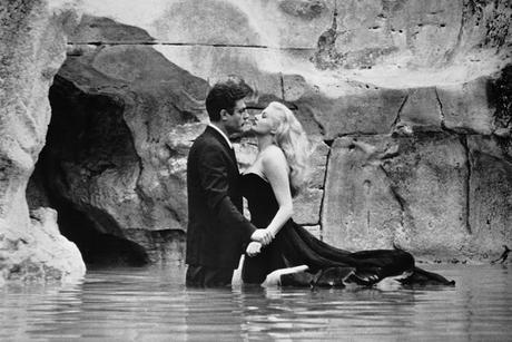 Italo ti porta in tour cinematografico a Roma fontana di trevi anita ekberg
