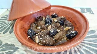 Tajine di manzo con prugne e mandorle. Tajine di manzo con prugne e mandorle.