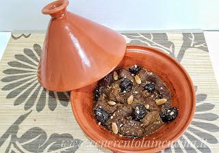 Tajine di manzo con prugne e mandorle. Tajine di manzo con prugne e mandorle.