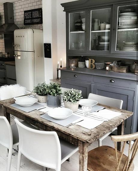 Stile scandinavo per una bella casa londinese L'immagine può contenere: tabella e spazio al chiuso