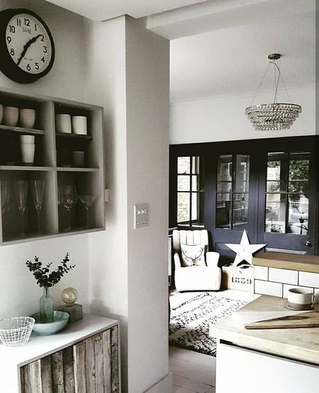 Stile scandinavo per una bella casa londinese L'immagine può contenere: tabella e spazio al chiuso