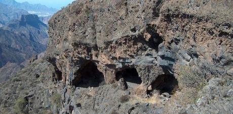 I Guanci erano di origine nordafricana (e in parte europea) I Guanci vivevano in grotte come questa sull'isola di Gran Canaria
