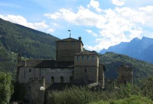 Gioielli italiani: il Castello Sarriod de la Tour a Saint-Pierre (Aosta) castello sarriod de la tour