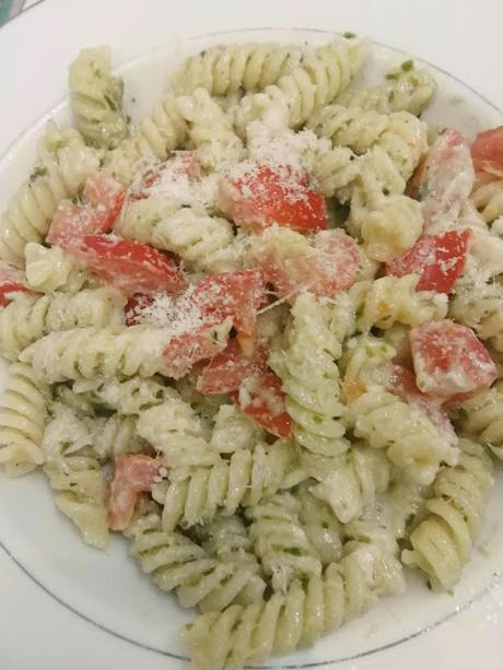 Fusilli al pesto, tonno e pomodorini Fusilli al pesto, tonno e pomodorini