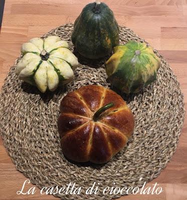 Piccole zucche di pan briosche per Halloween Piccole zucche di pan briosche per Halloween