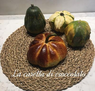 Piccole zucche di pan briosche per Halloween Piccole zucche di pan briosche per Halloween
