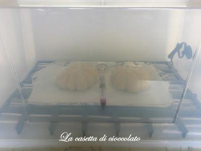 Piccole zucche di pan briosche per Halloween Piccole zucche di pan briosche per Halloween