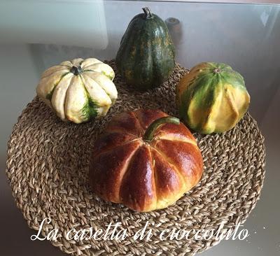 Piccole zucche di pan briosche per Halloween Piccole zucche di pan briosche per Halloween