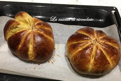 Piccole zucche di pan briosche per Halloween Piccole zucche di pan briosche per Halloween