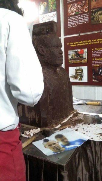 Hamsik di cioccolato, prende vita la statua del capitano Hamsik di cioccolato, prende vita la statua del capitano