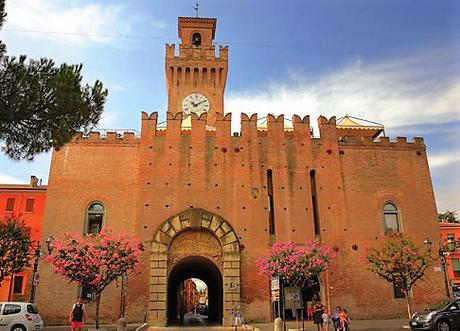 L’antico castello – Dante Primo Turista fra Emilia e Romagna L’antico castello – Dante Primo Turista fra Emilia e Romagna