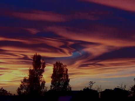 Tutti lì, a guardare il cielo. Cavenago di Brianza - Tramonto