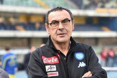 Sarri: “Scudetto? Pensiamo a mercoledì. I calciatori ci credono? Non sai una sega di…” Sarri: “Scudetto? Pensiamo a mercoledì. I calciatori ci credono? Non sai una sega di…”