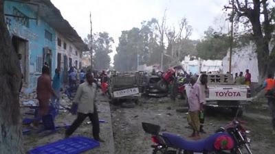 Somalia: due autobombe a Mogadiscio, almeno 17 morti Somalia: due autobombe a Mogadiscio, almeno 17 morti
