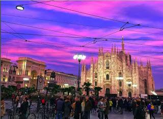 Tramonto spettacolare su Milano Tramonto spettacolare su Milano