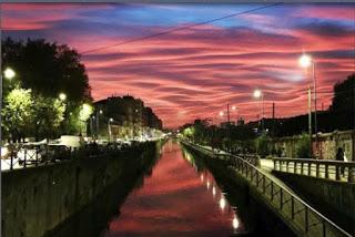 Tramonto spettacolare su Milano Tramonto spettacolare su Milano