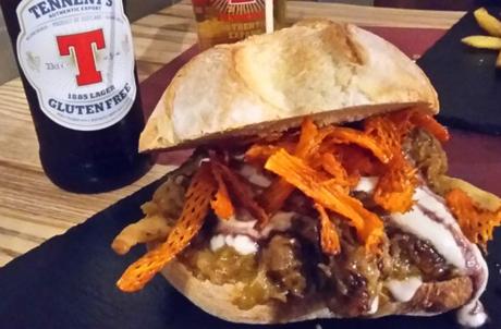 Red Hot Tower: un pub di eccellenza e orgoglio corallino a Torre del Greco Red Hot Tower: un pub di eccellenza e orgoglio corallino a Torre del Greco