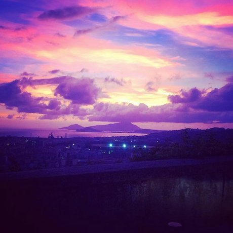 Spettacolare tramonto a Napoli. Le foto più belle della Rete Spettacolare tramonto a Napoli. Le foto più belle della Rete