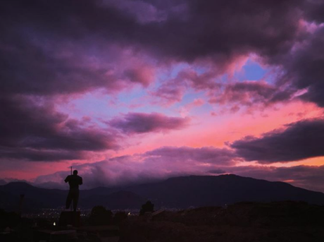 Spettacolare tramonto a Napoli. Le foto più belle della Rete Spettacolare tramonto a Napoli. Le foto più belle della Rete