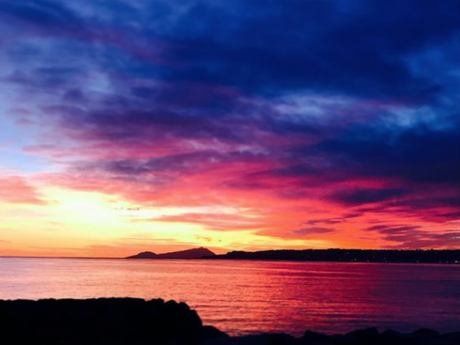 tramonto Spettacolare tramonto a Napoli. Le foto più belle della Rete