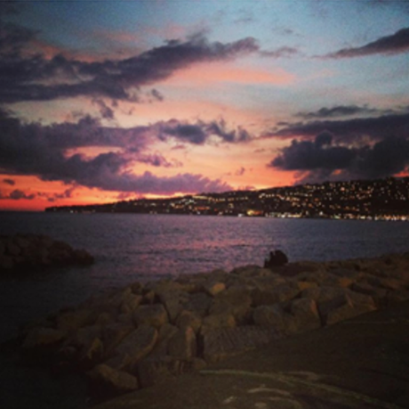 Spettacolare tramonto a Napoli. Le foto più belle della Rete Spettacolare tramonto a Napoli. Le foto più belle della Rete