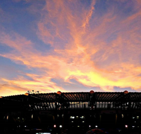 Spettacolare tramonto a Napoli. Le foto più belle della Rete Spettacolare tramonto a Napoli. Le foto più belle della Rete