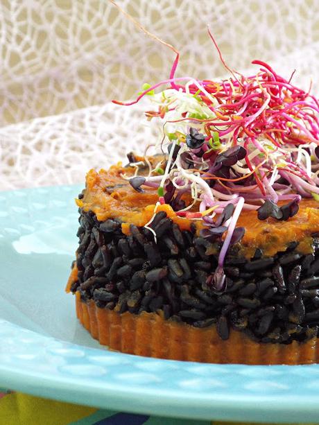 Riso nero con crema di zucca e germogli Riso nero con crema di zucca e germogli
