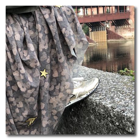 Camouflage, stelle e cuori: la gonna lunga che farà innamorare tutte le bambine. sneakers melania