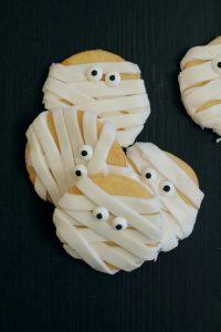 Frollini mummia alle mandorle frollini-mandorla-mummia-halloween