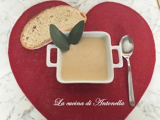 Vellutata di sedano rapa con crostini Vellutata di sedano rapa con crostini