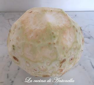 Vellutata di sedano rapa con crostini Vellutata di sedano rapa con crostini