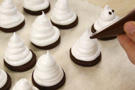 Dolci di Halloween: come preparare i fantasmini di marshmallow Dolci di Halloween: come preparare i fantasmini di marshmallow