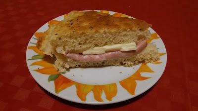 Focaccia tramezzino (buonissima!) Focaccia tramezzino (buonissima!)
