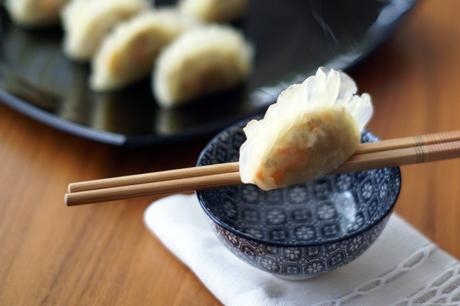 Har Gau, i ravioli cinesi al vapore trasparenti con gamberi e verdure Har Gau, i ravioli cinesi al vapore trasparenti con gamberi e verdure