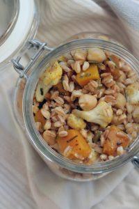 #VEGGYME :: Insalata tiepida di farro con ceci, cavolfiore e zucca insalata-tiepida-di-farro-con-ceci-cavolfiore-e-zucca