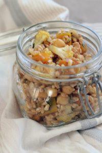 #VEGGYME :: Insalata tiepida di farro con ceci, cavolfiore e zucca insalata-tiepida-di-farro-con-ceci-cavolfiore-e-zucca