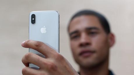 Prime recensioni di iPhone X: impressioni positive per il Face ID, qualche appunto per le gesture - Notizia Prime recensioni di iPhone X: impressioni positive per il Face ID, qualche appunto per le gesture - Notizia
