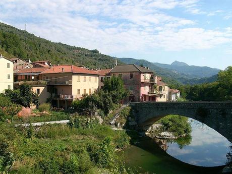 Liguria: l’aglio di Vessalico in una fiera lunga 257 anni Liguria: l’aglio di Vessalico in una fiera lunga 257 anni