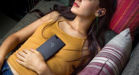 Razer Phone presentato ufficialmente: display a 120 Hz e 8 GB di RAM Razer Phone presentato ufficialmente: display a 120 Hz e 8 GB di RAM