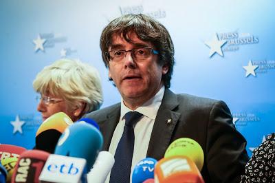 Spagna, la procura chiede mandato d’arresto europeo per Puigdemont Spagna, la procura chiede mandato d’arresto europeo per Puigdemont