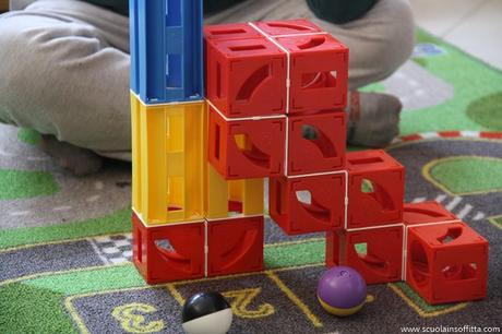 Cuboga. Un gioco di costruzioni che stimola la logica Cuboga. Un gioco di costruzioni che stimola la logica