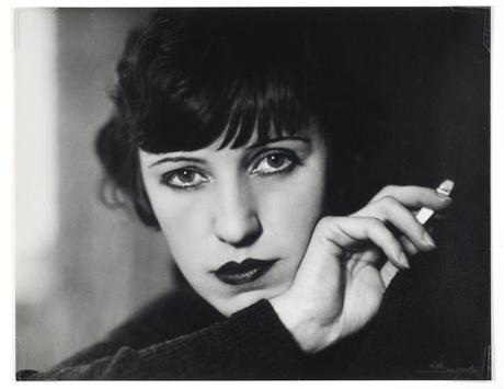 Una storia fotografica al femminile Una storia fotografica al femminile