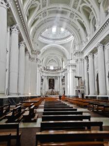 La Basilica dello Spirito Santo, tempio della spiritualità a Napoli La Basilica dello Spirito Santo, tempio della spiritualità a Napoli
