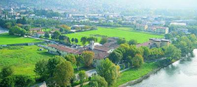 Un matrimonio immersi nel verde e nella storia del Monastero del Lavello Un matrimonio immersi nel verde e nella storia del Monastero del Lavello