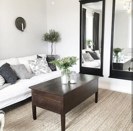 Nordic Style per una bellissima casa svedese L'immagine può contenere: tabella e spazio al chiuso