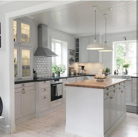 Nordic Style per una bellissima casa svedese L'immagine può contenere: cucina e spazio al chiuso
