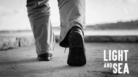 Fine settimana a Lisbona (3-5 novembre) L'immagine può contenere: una o più persone, scarpe, oceano e spazio all'aperto